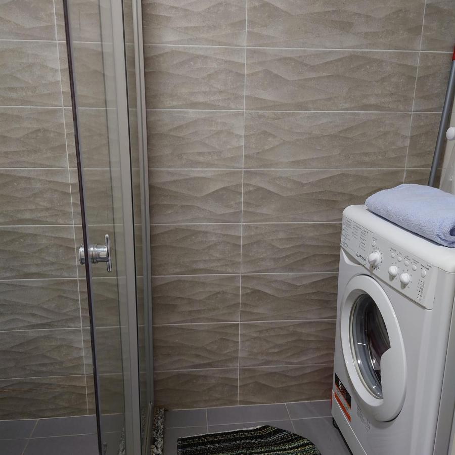 Bat Towers Studia Apartment บาทูมิ ภายนอก รูปภาพ